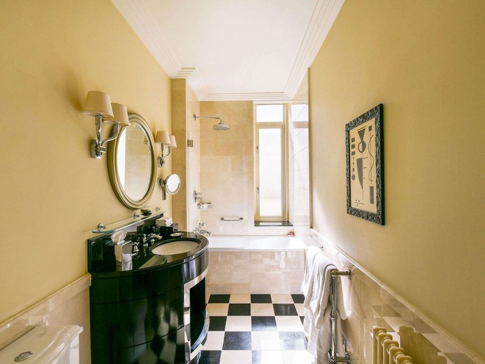 The Savoy Superior Queen Room 8