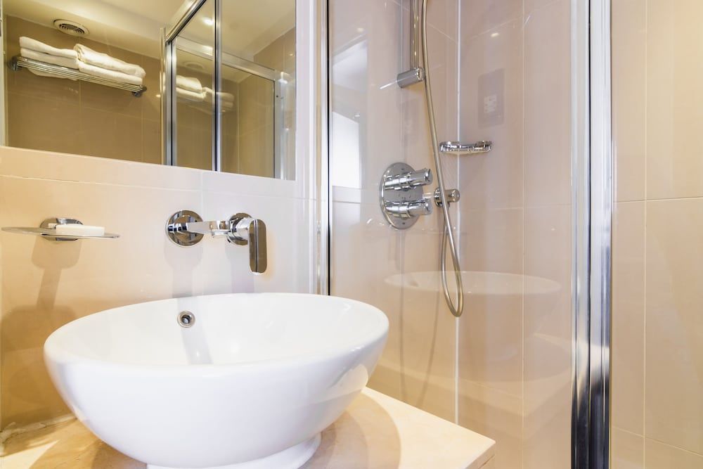 Park Grand Hyde Park Deluxe Twin Room 2