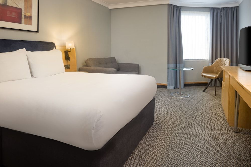 DoubleTree by Hilton Manchester Airport Family Room, 1 Queen Bed