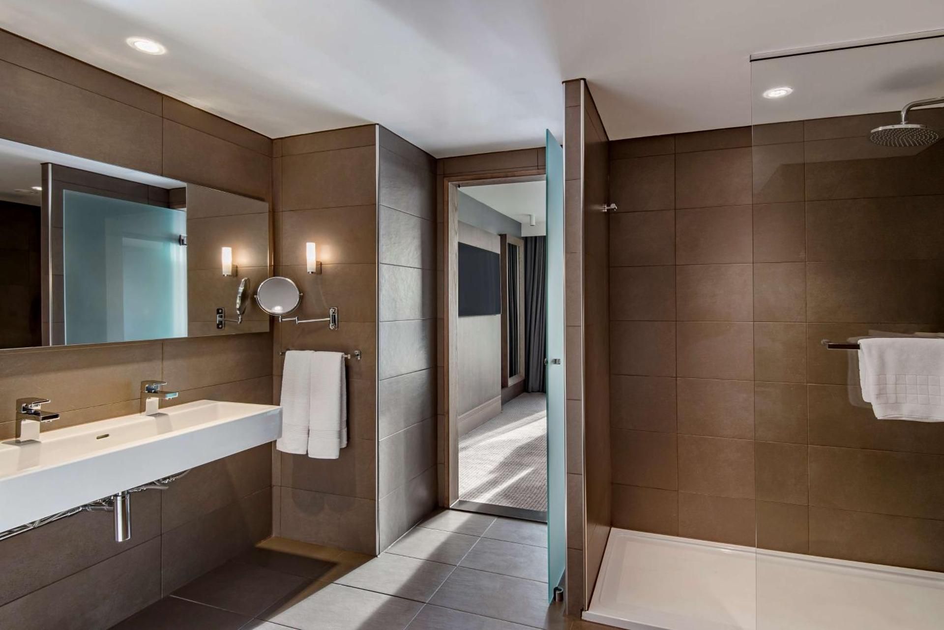 undefined Radisson Blu Manchester Airport 4