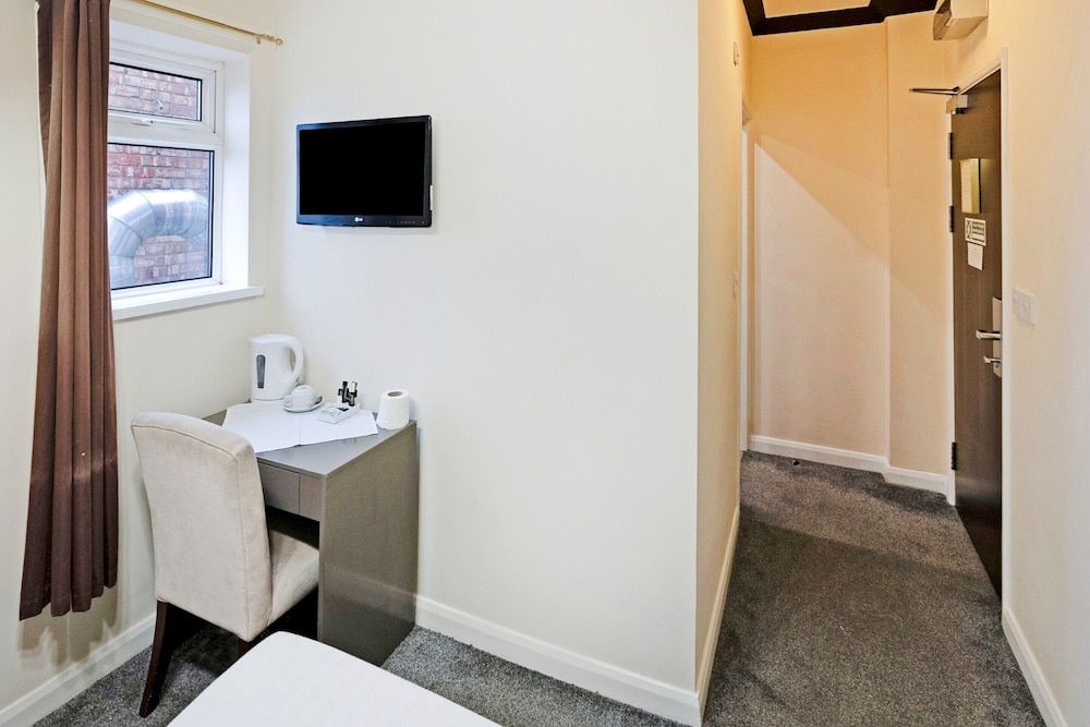 OYO The Baltimore Hotel Standard Single Room, 1 Twin Bed 8