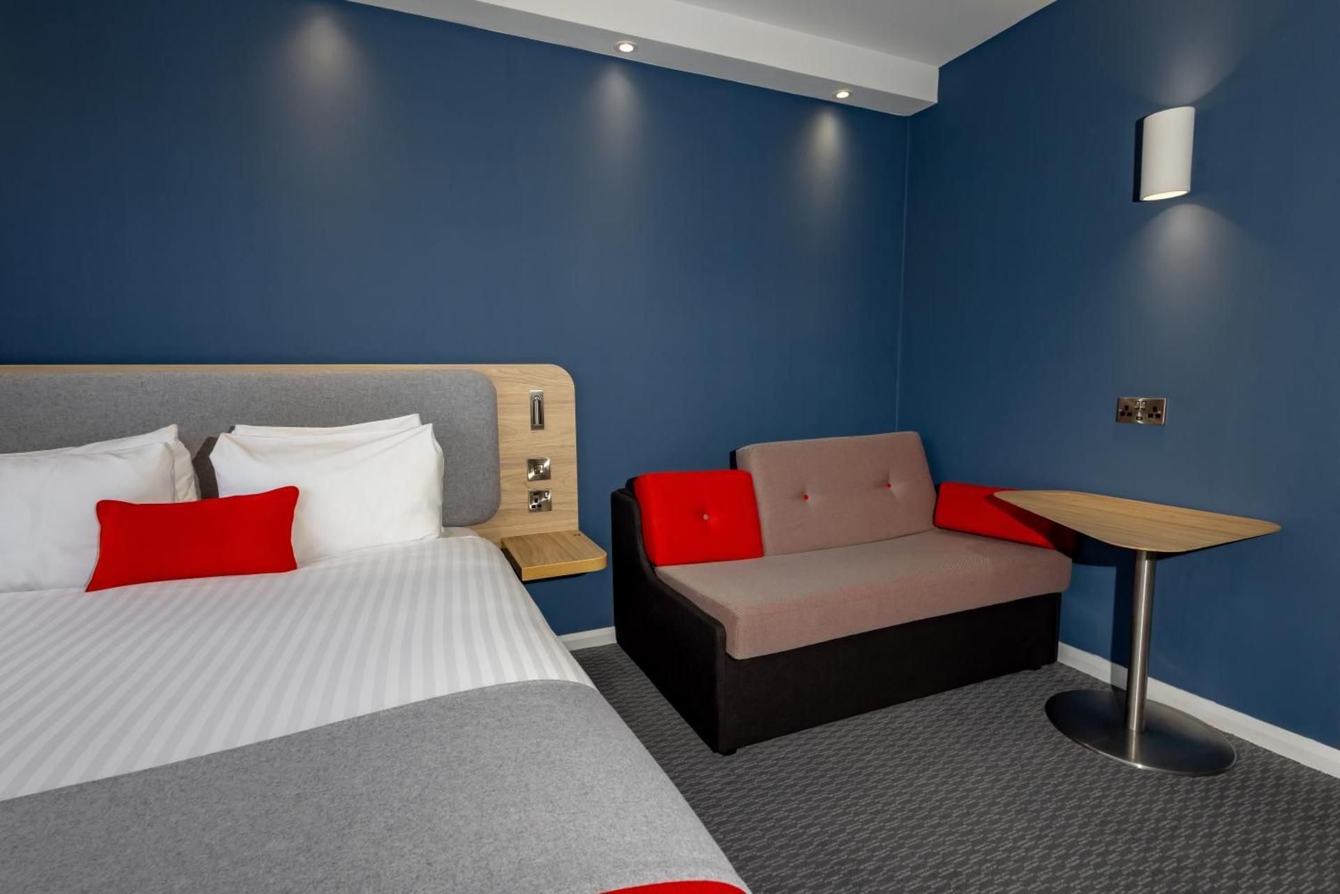 Standard Queen Room with Free Hot Breakfast