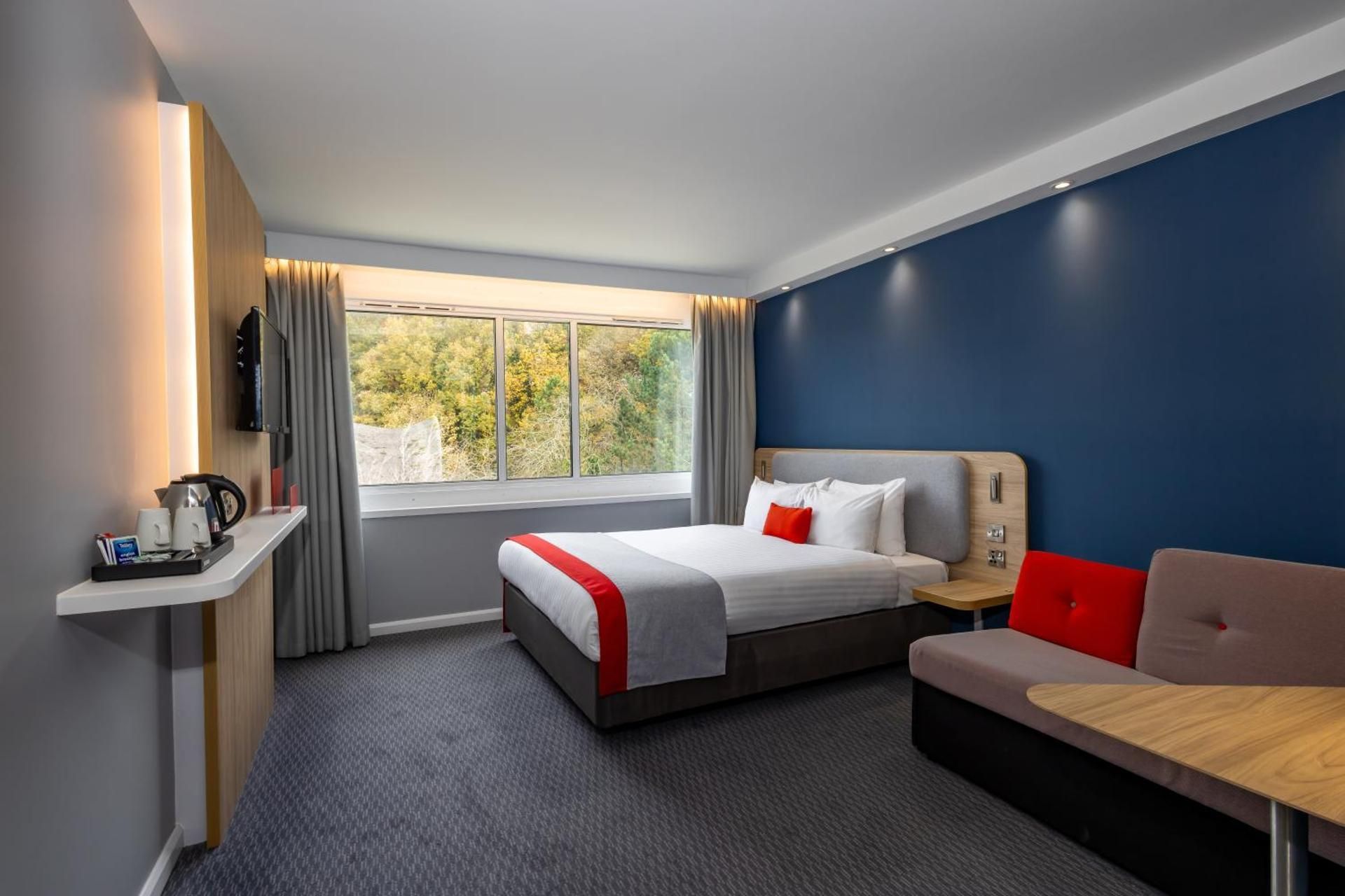 Standard Queen Room with Free Hot Breakfast