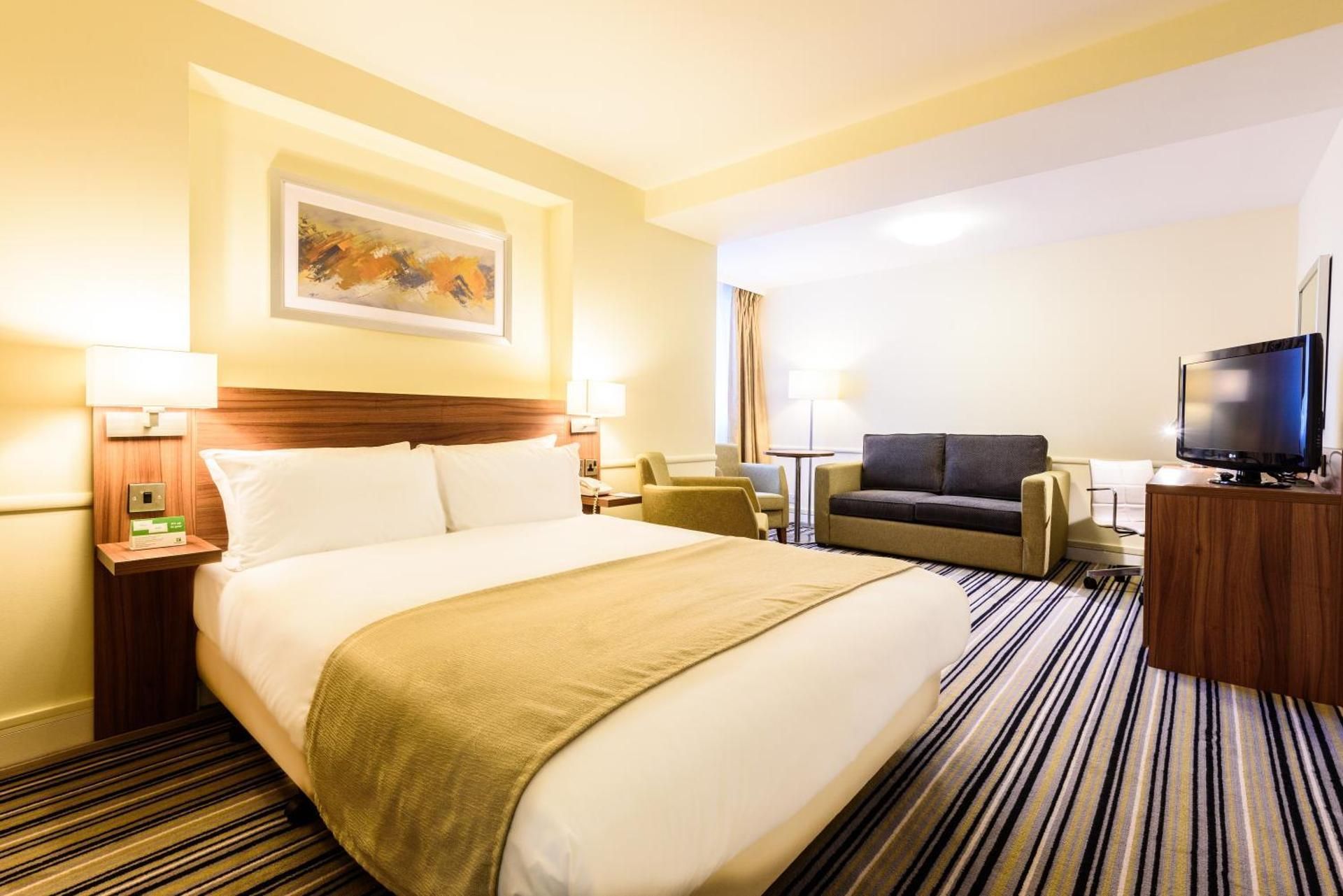 1 Double Bed Standard with Minifridge