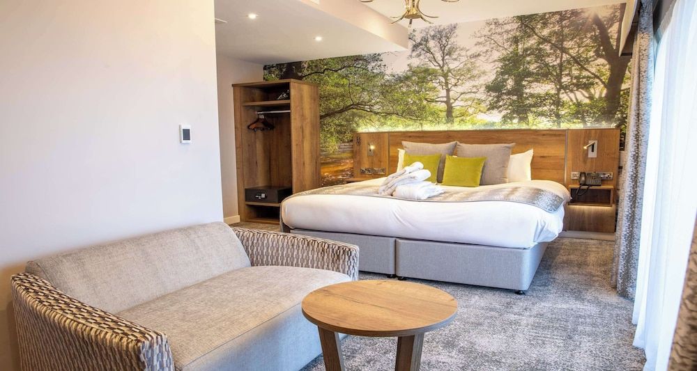 Junior Suite, 1 King Bed, Balcony, Garden View