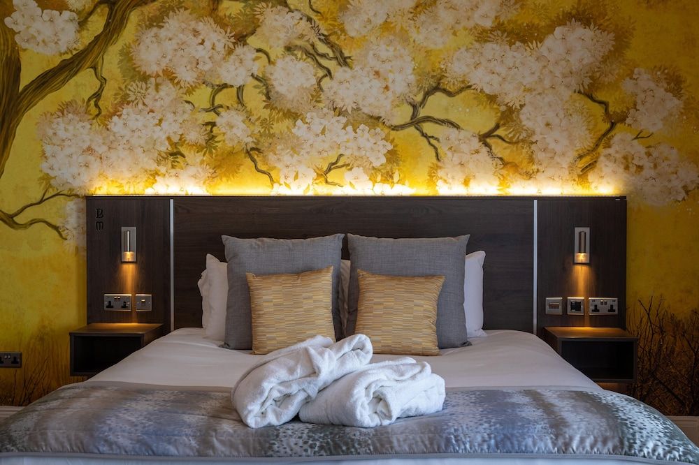 Suite, 1 King Bed, Non Smoking (Converts to 2 Twin Beds)