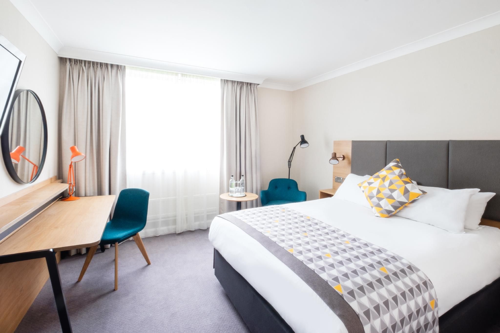 1 Queen Bed Standard