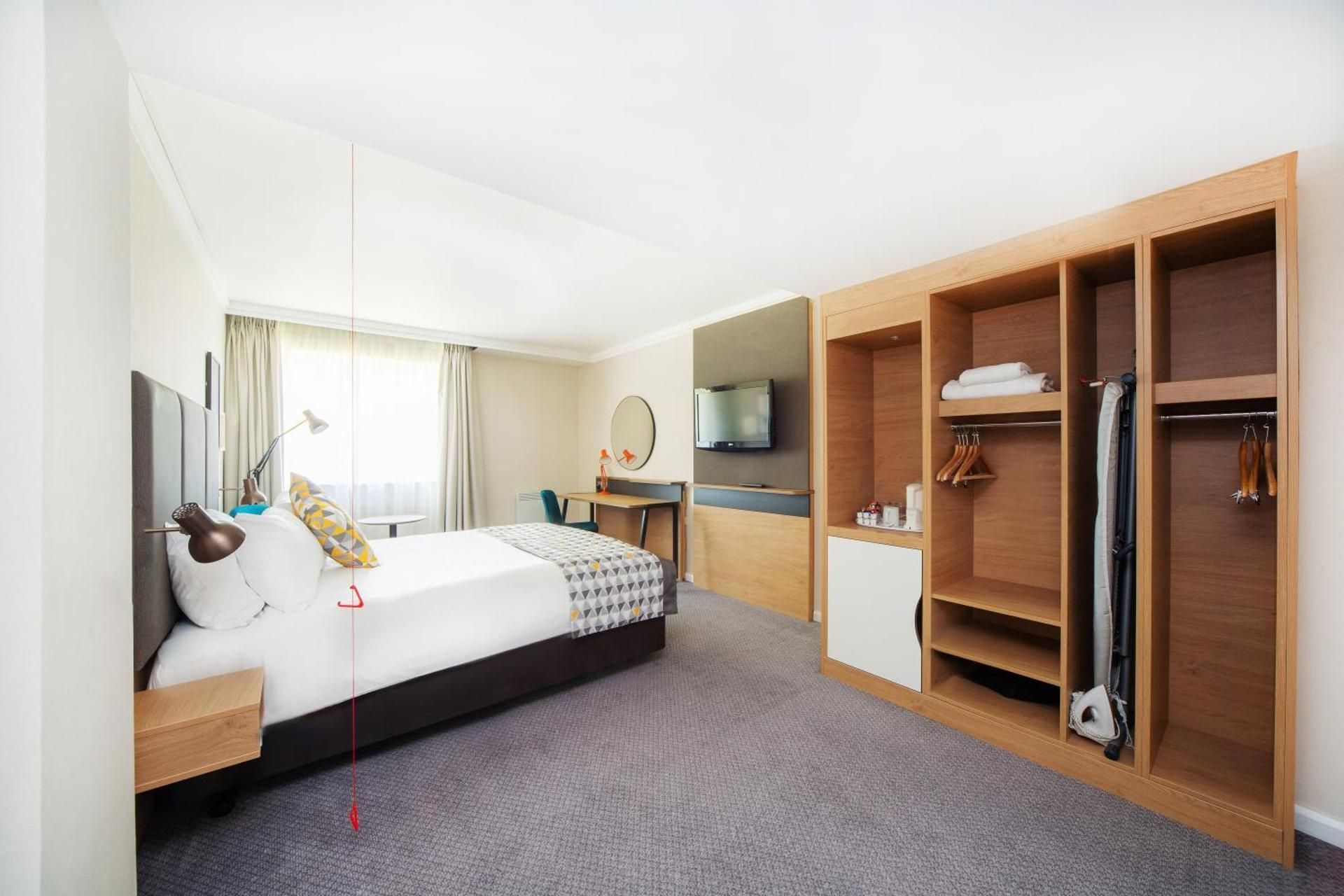 1 Queen Bed Standard Accessible