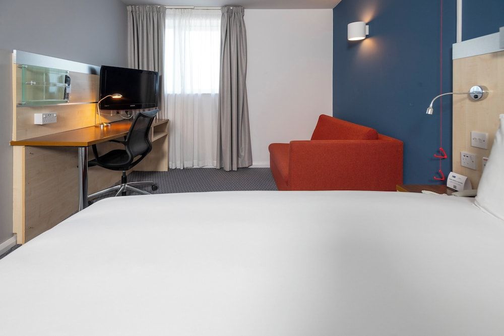Holiday Inn Express Swindon City Centre by IHG Standard Room, 1 King Bed, Accessible (Free Hot Breakfast)