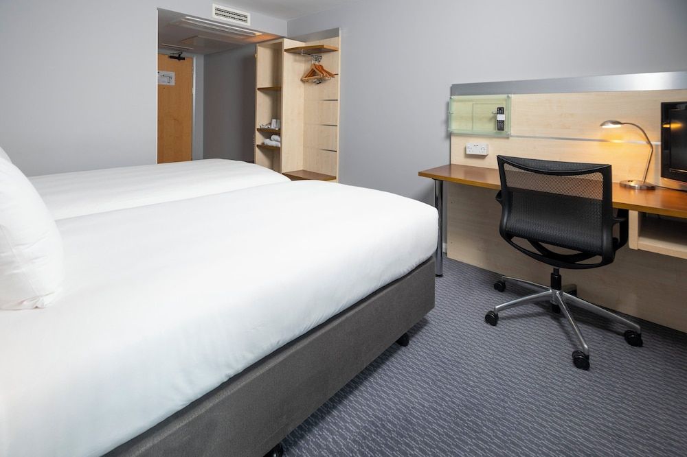 Holiday Inn Express Swindon City Centre by IHG Standard Room, 2 Twin Beds (Free Hot Breakfast)