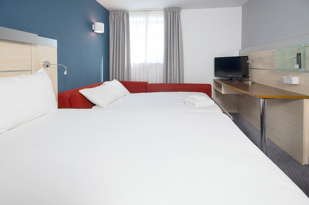 Standard Room, 1 King Bed with Sofa bed (Free Hot Breakfast)