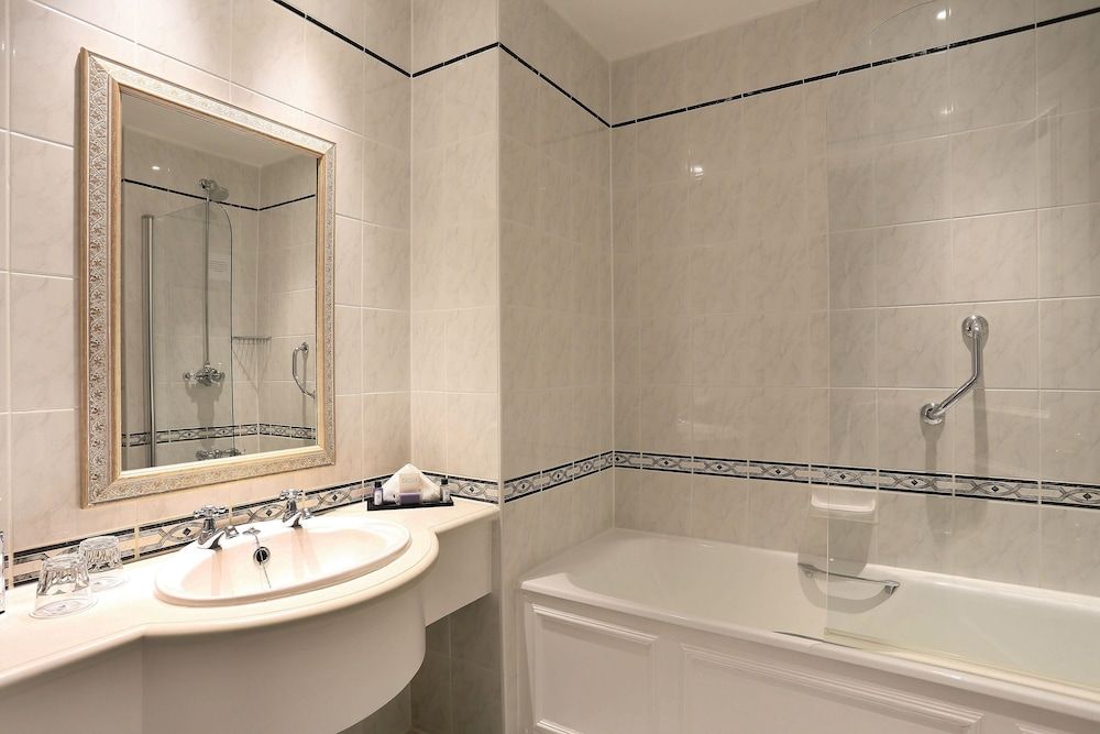 Macdonald Leeming House Superior Room, 1 Double Bed (Deluxe King) 5