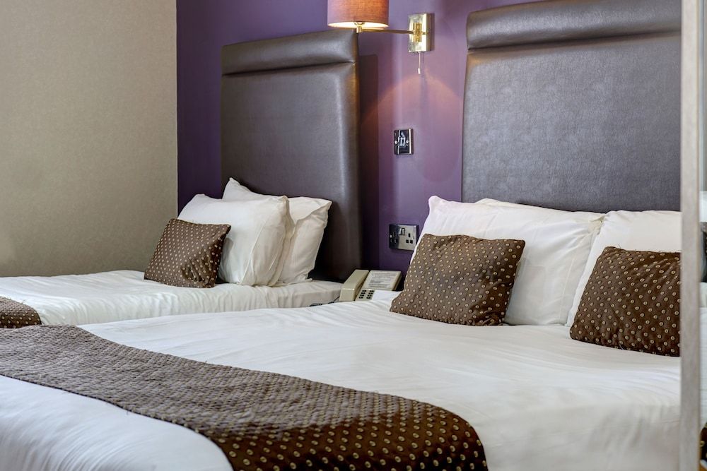 The Everglades Park Hotel Family Room, Multiple Beds 3