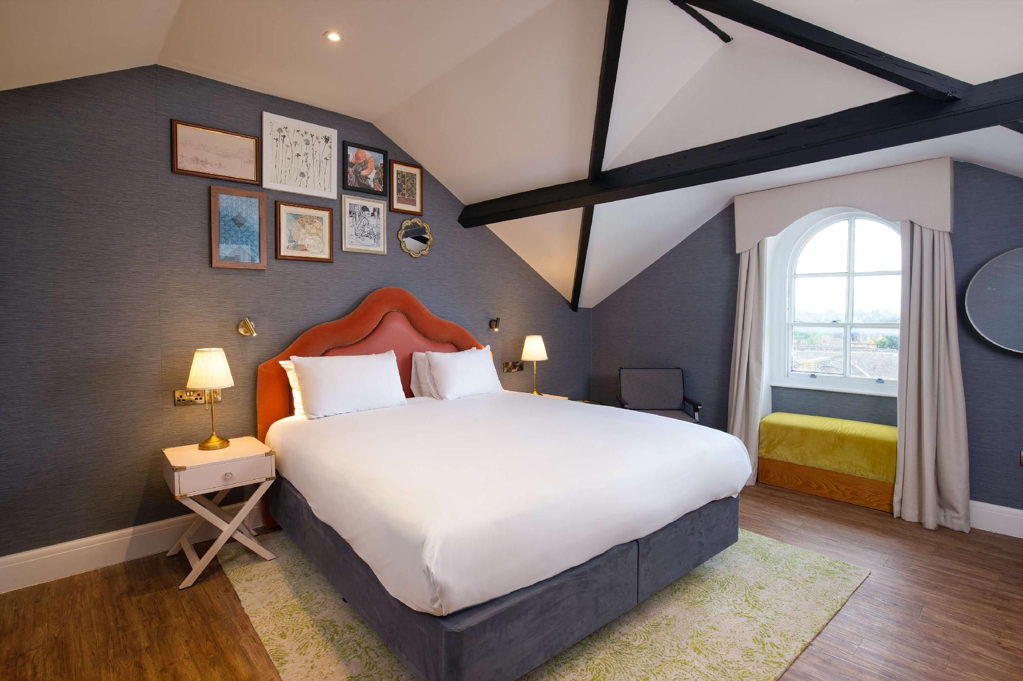 KNAVESMIRE ATTIC SUITE