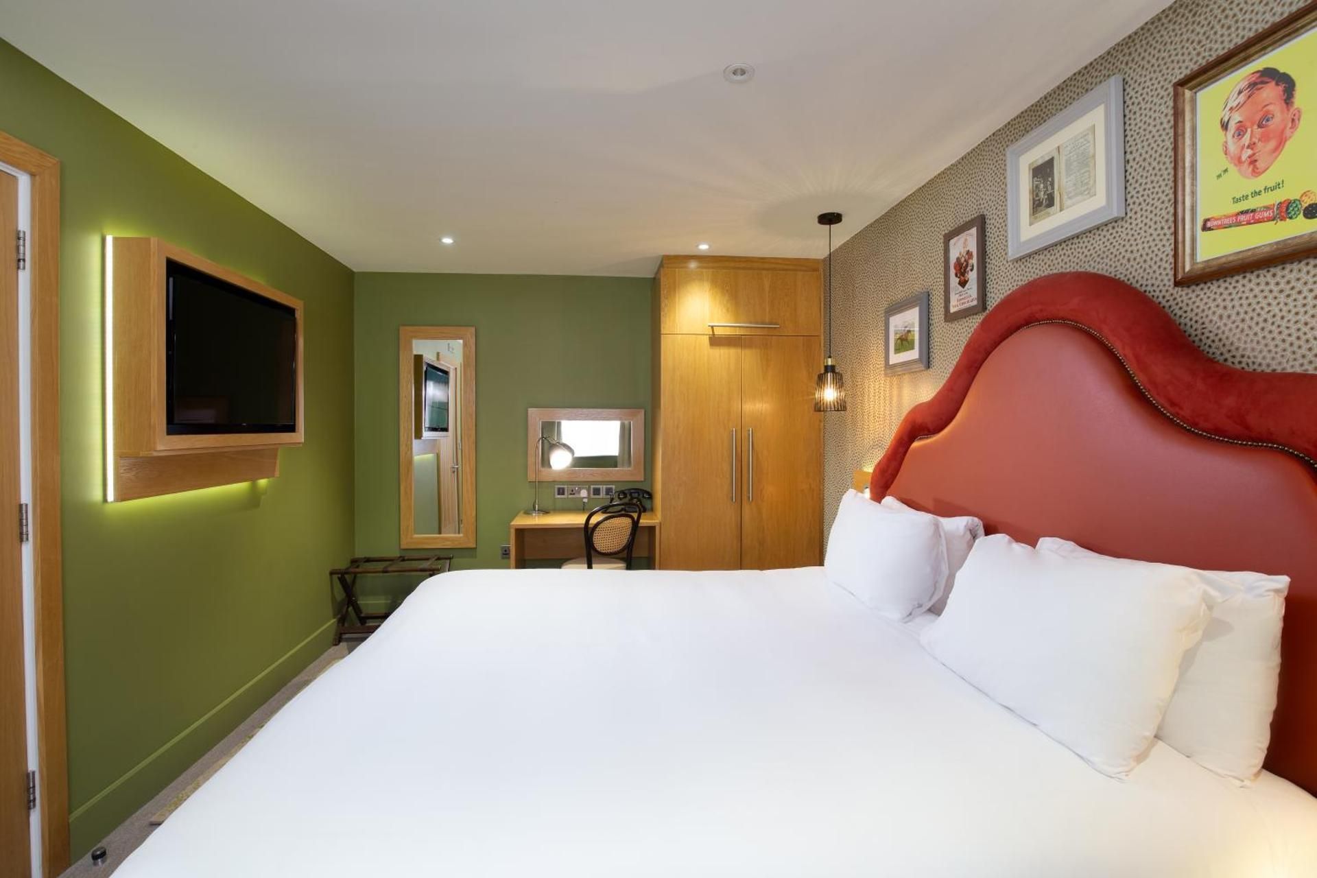 King Courtyard Room