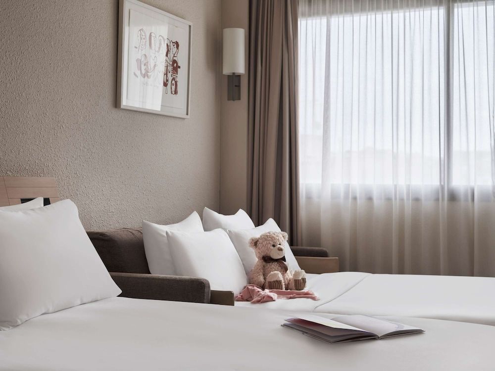 undefined Novotel Athenes 9