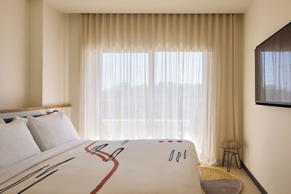 Ace Hotel & Swim Club Athens Room, 1 King Bed, Poolside 2