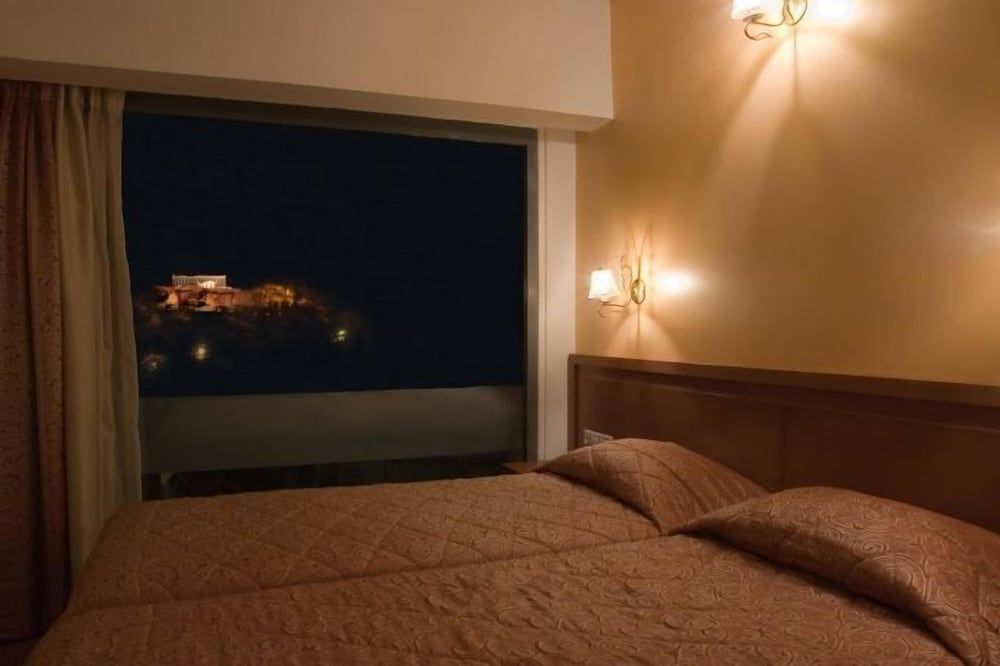 undefined Crystal City Hotel