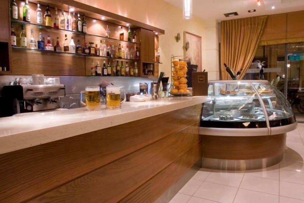 undefined Crystal City Hotel 4