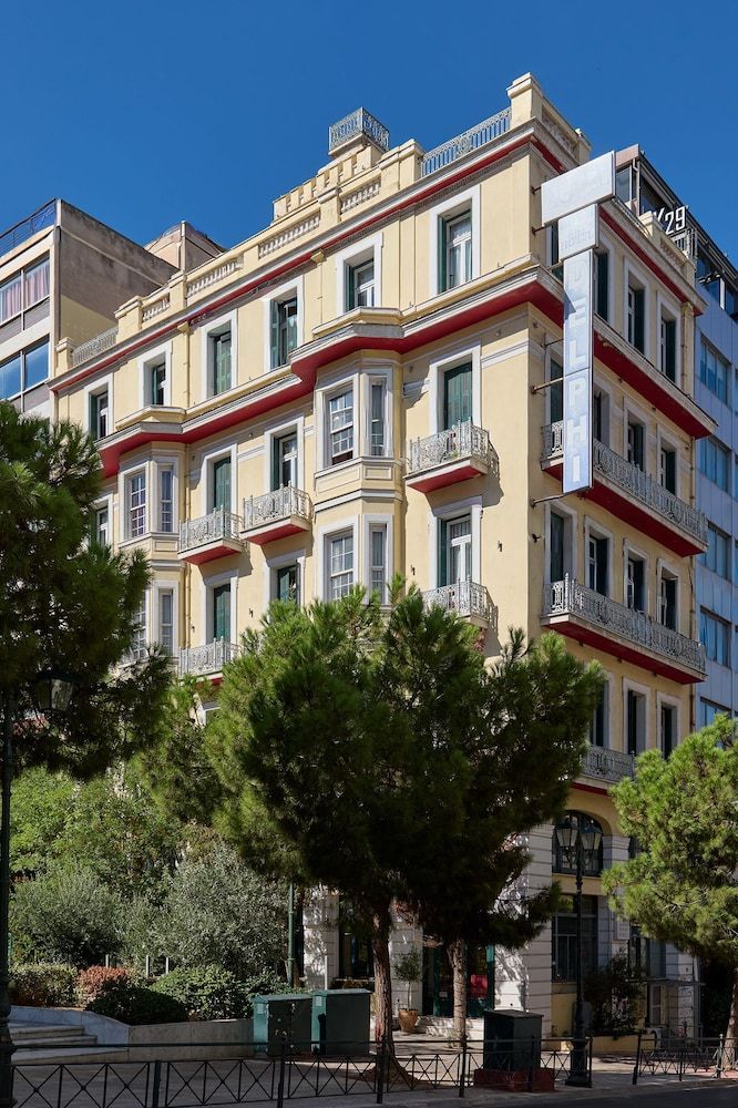 undefined Delphi Art Hotel 8