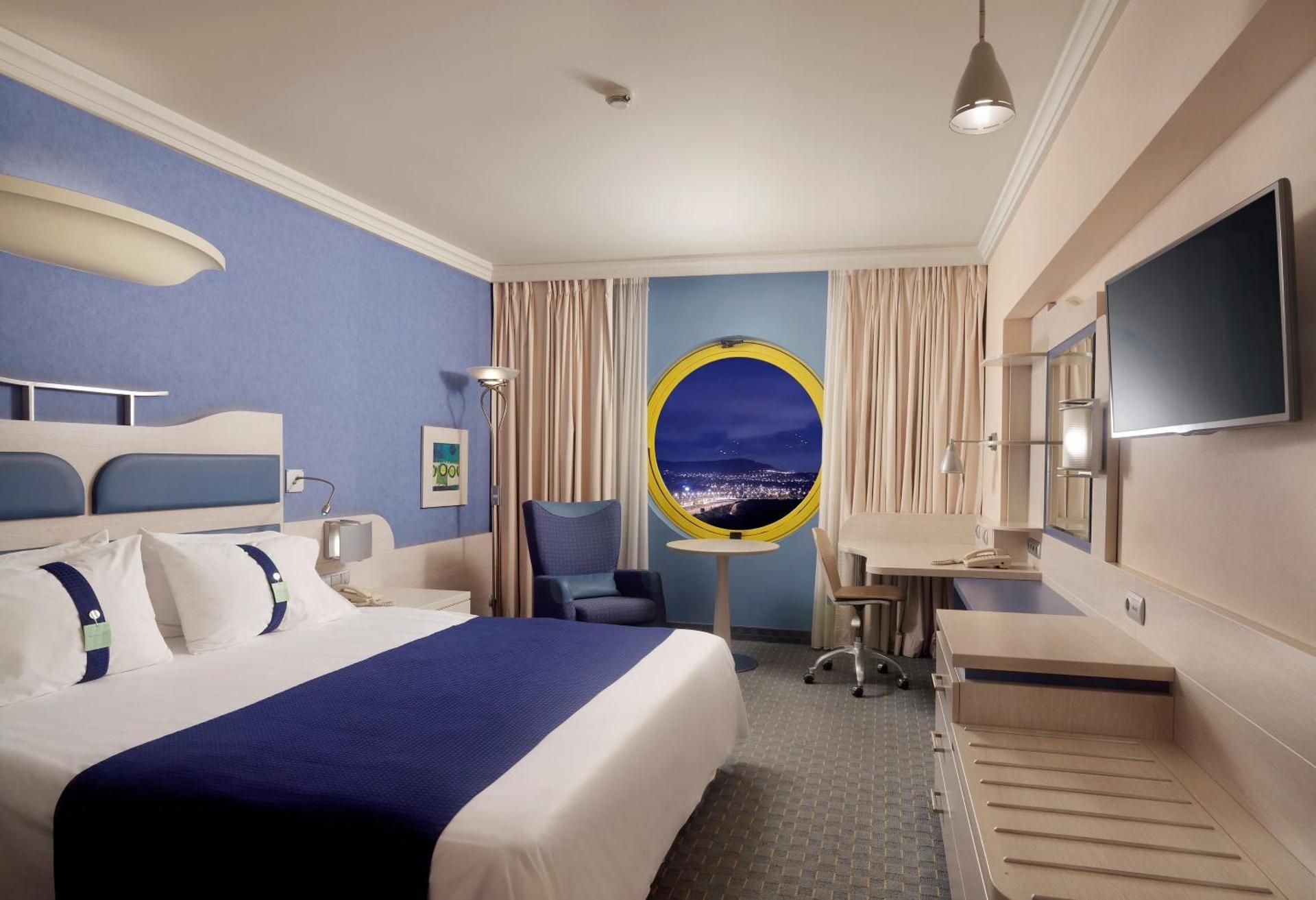 1 King Bed Standard No Smoking Extra Bed