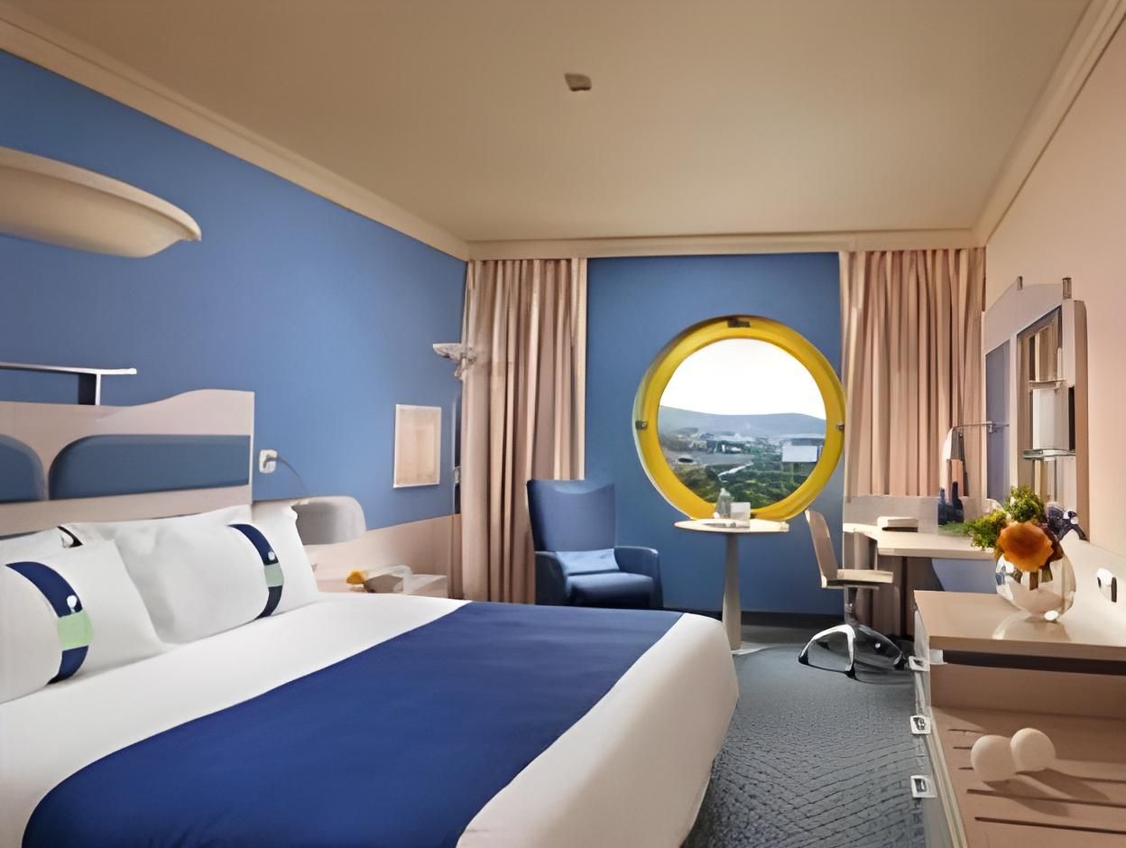 1 King Bed Premium Smoking