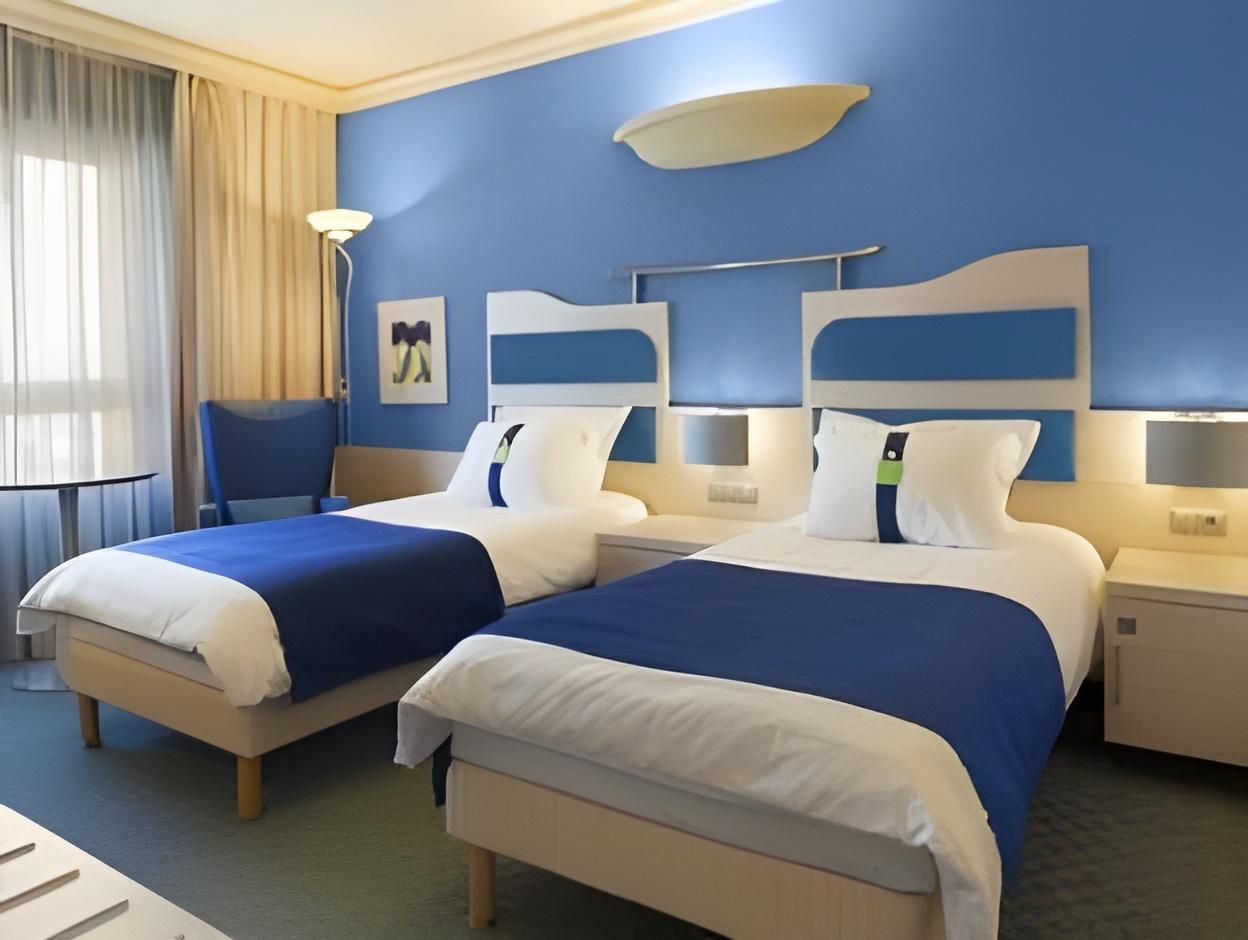 2 Single Beds Premium Smoking