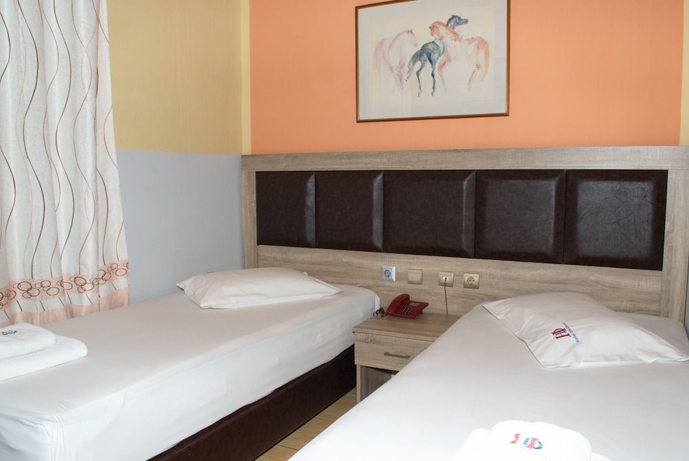 undefined Hotel Diethnes 10