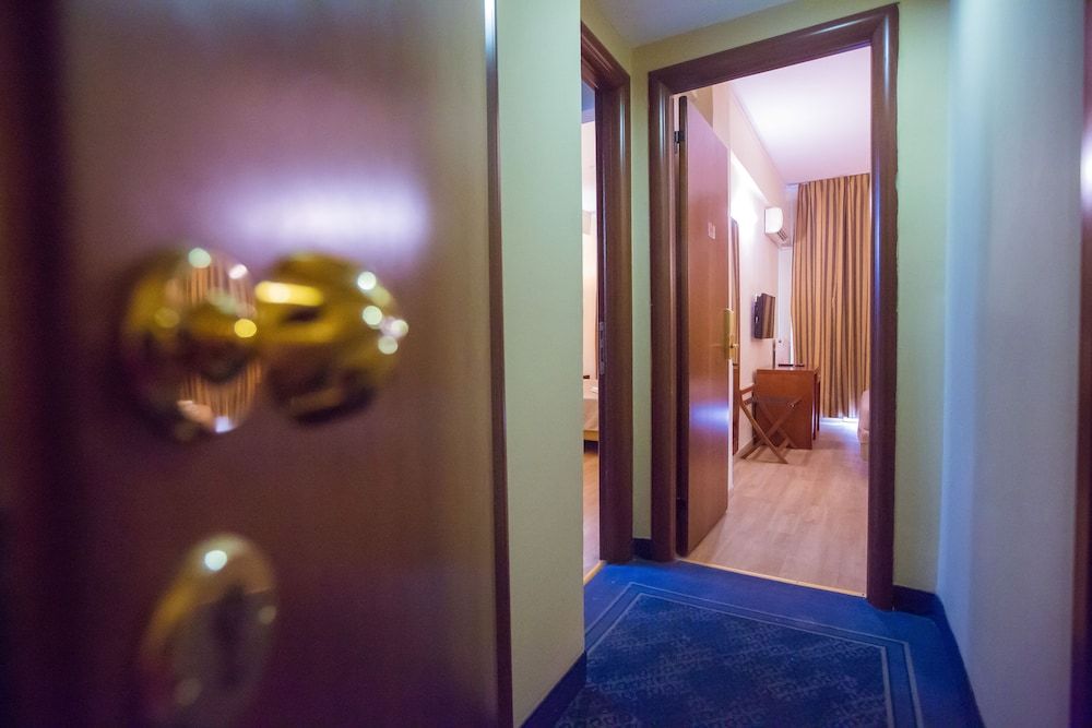 undefined Marina Hotel Athens 4