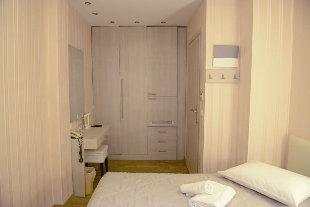 Phidias Hotel by Oniro Economy Double or Twin Room, No Windows 12