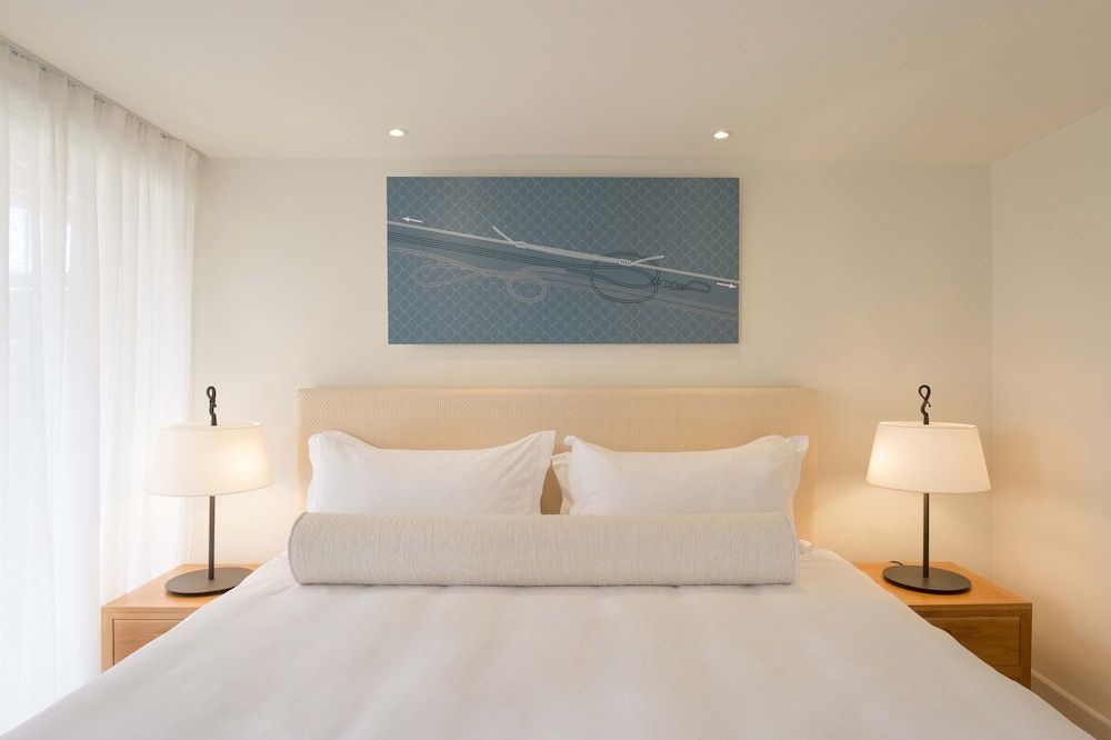 Signature room
