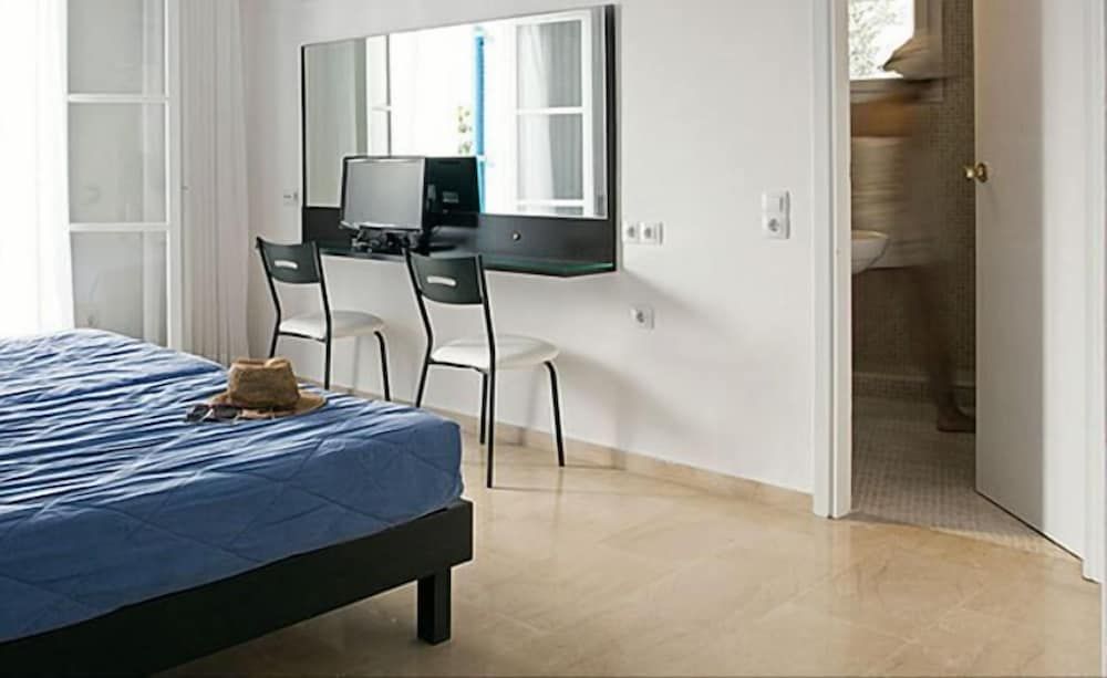 undefined Kamari Beach Hotel 8