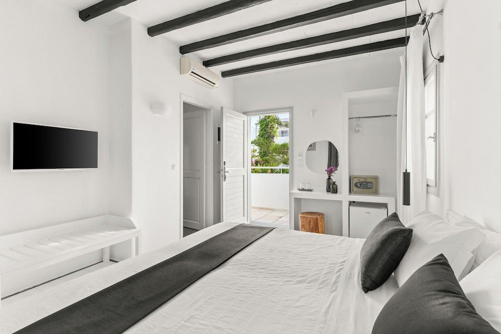 Superior Double Room, 1 King Bed, Non Smoking, Garden View
