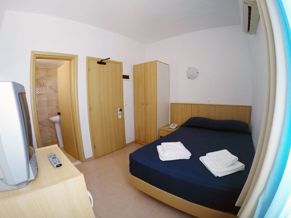 Economy Double Room (No Balcony)