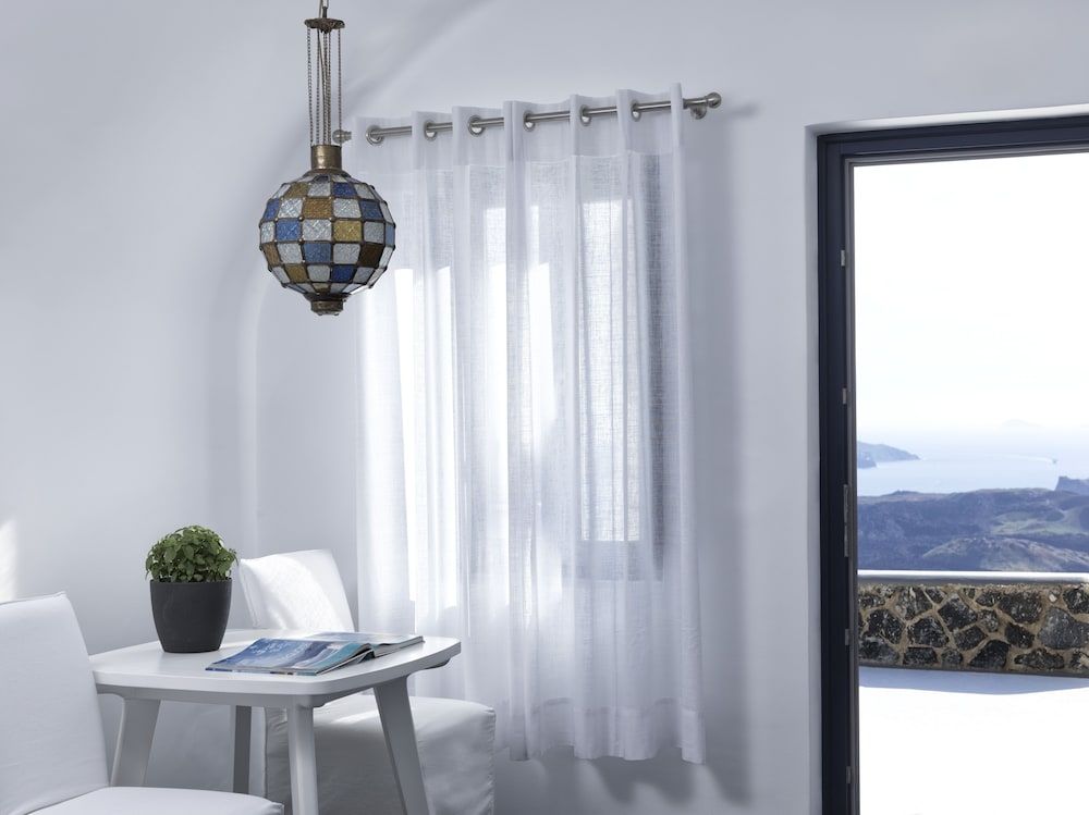 Katikies Chromata Santorini - The Leading Hotels of the World Superior Outdoor Jetted Tub Suite 2