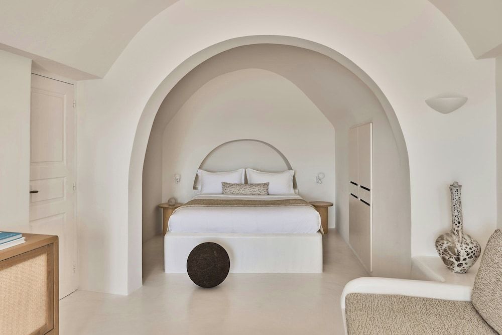 undefined Mystique, a Luxury Collection Hotel, Santorini 10