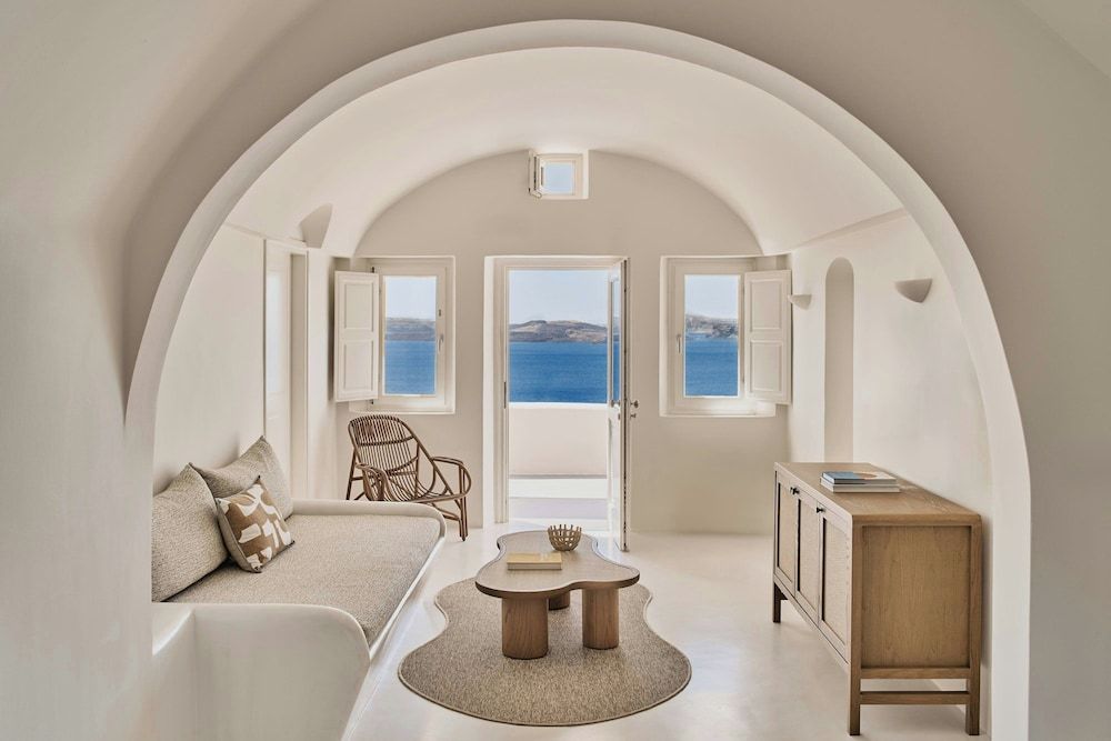 undefined Mystique, a Luxury Collection Hotel, Santorini 4