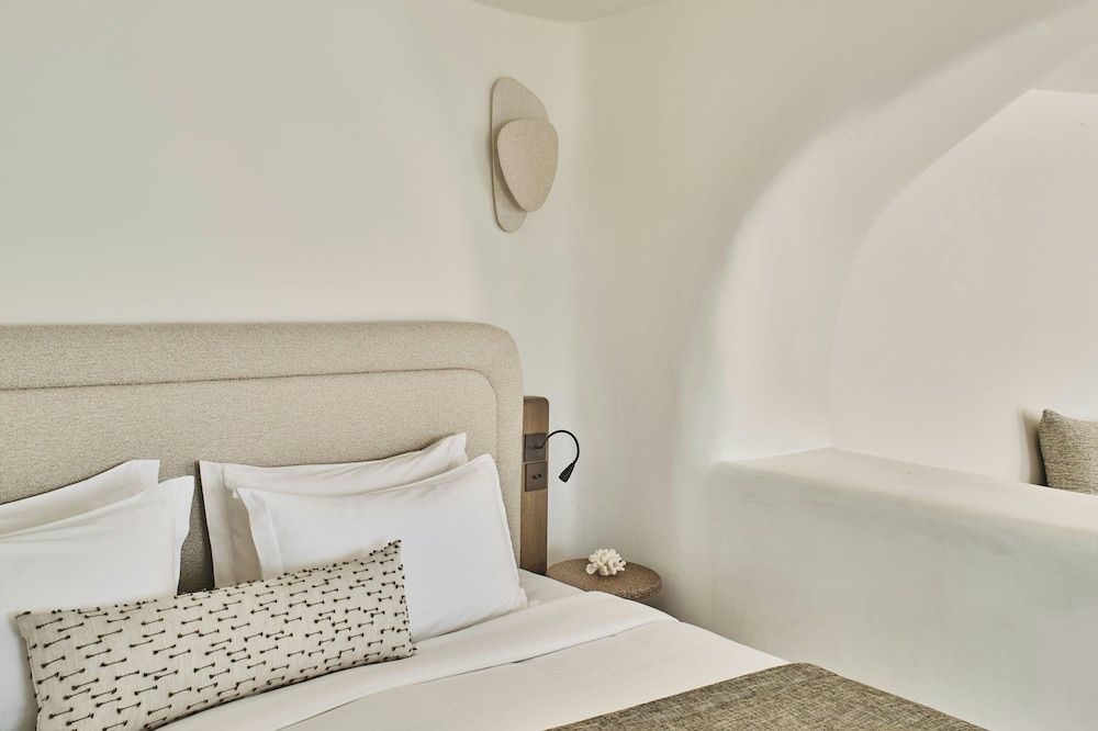 undefined Mystique, a Luxury Collection Hotel, Santorini 8