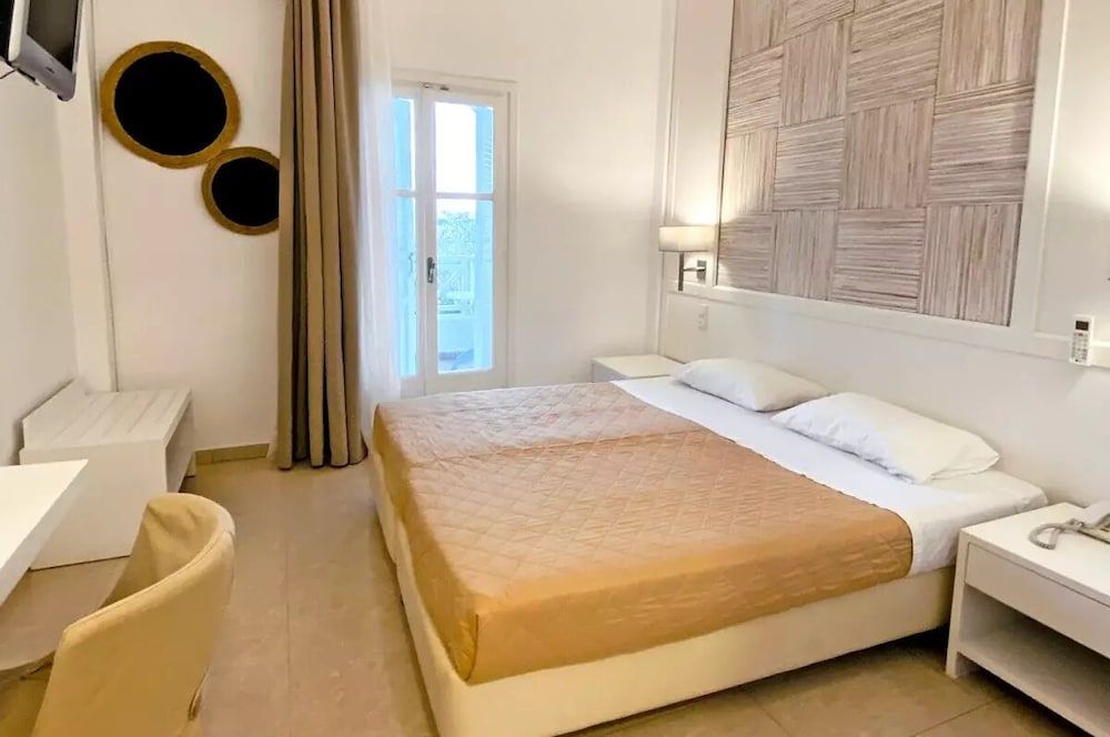 Orizontes Hotel Santorini Standard Room 3