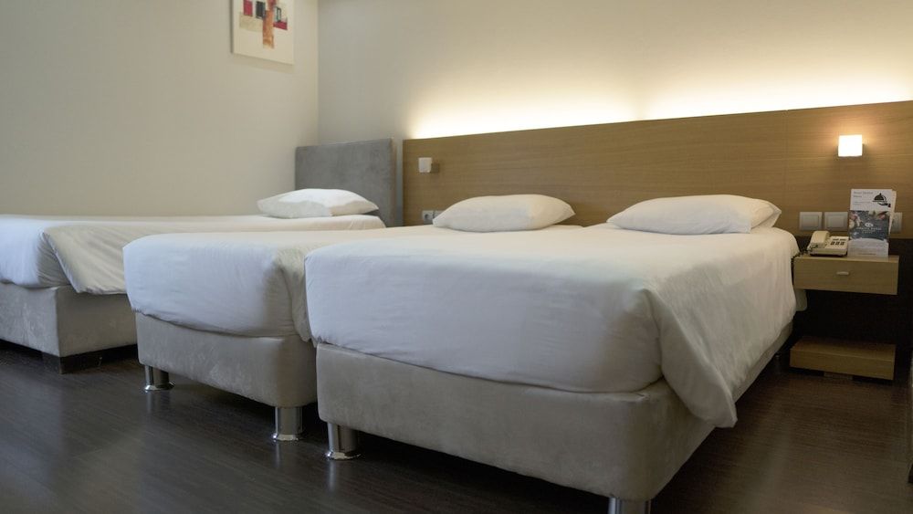 Capsis Hotel Thessaloniki Superior Triple Room 2