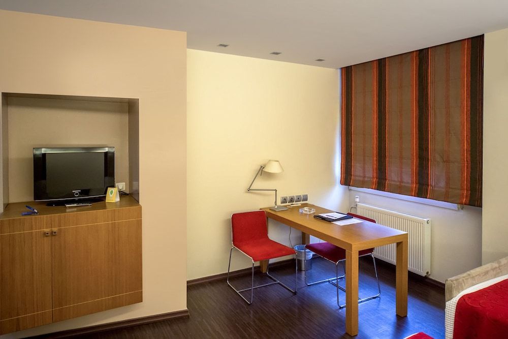 Capsis Hotel Thessaloniki Superior Triple Room 7