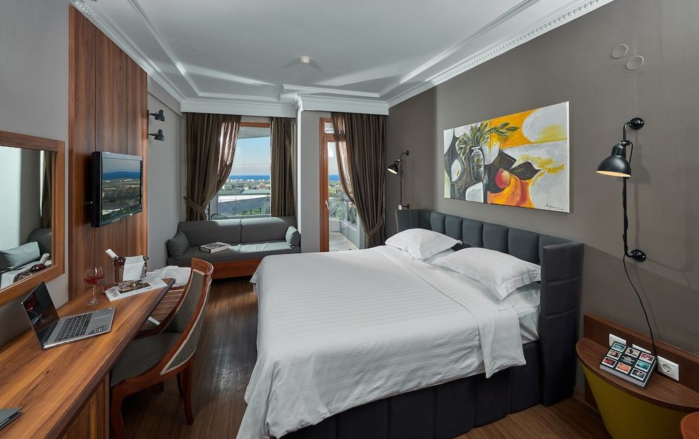 Royal Hotel Double or Twin Room, Sea View 8