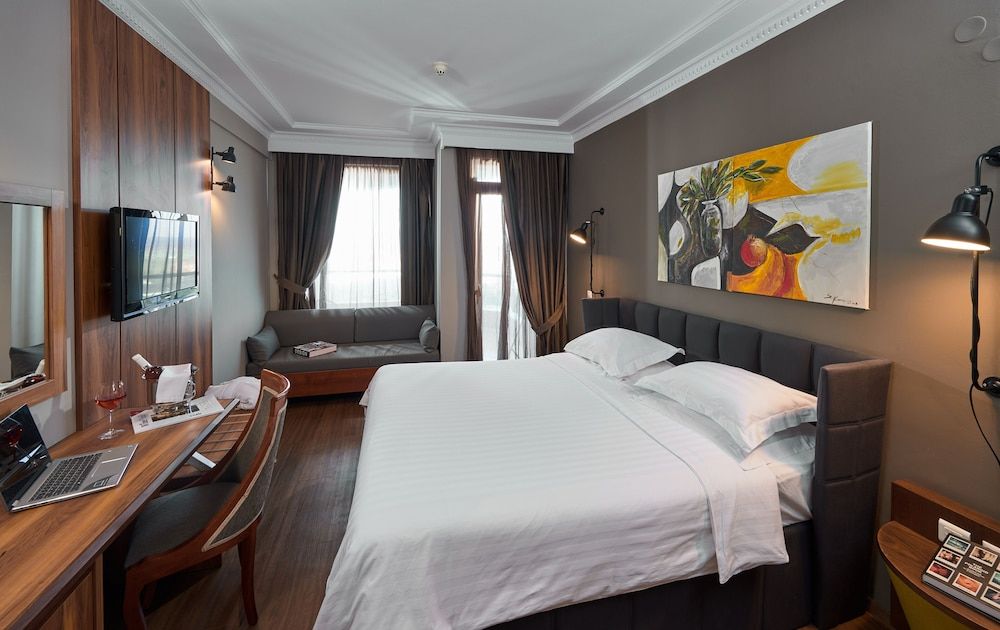 Royal Hotel Double or Twin Room, Sea View 10