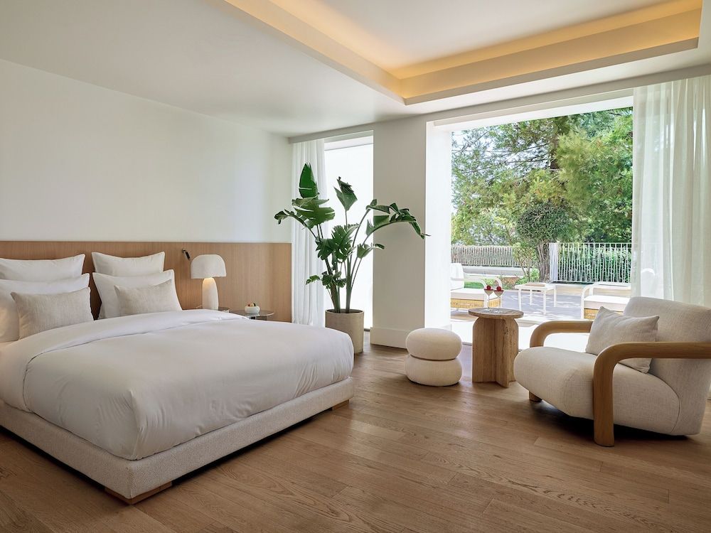 Club Riviera Room