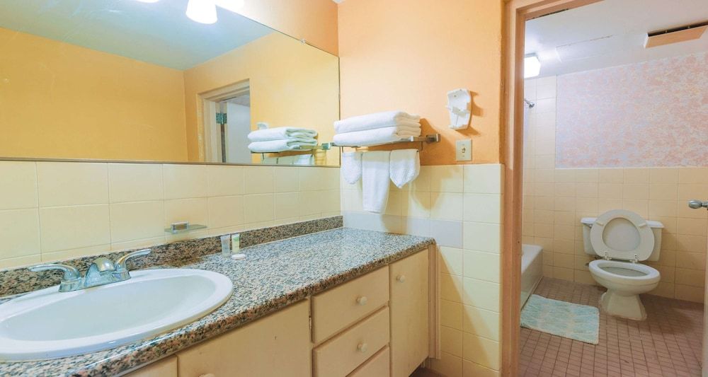 SureStay Hotel by Best Western Guam Airport South Suite, 2 Bedrooms, Non Smoking, Kitchenette 4