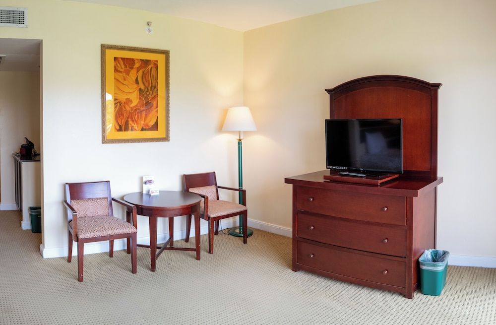 Holiday Resort & Spa Guam Standard Double City View 4