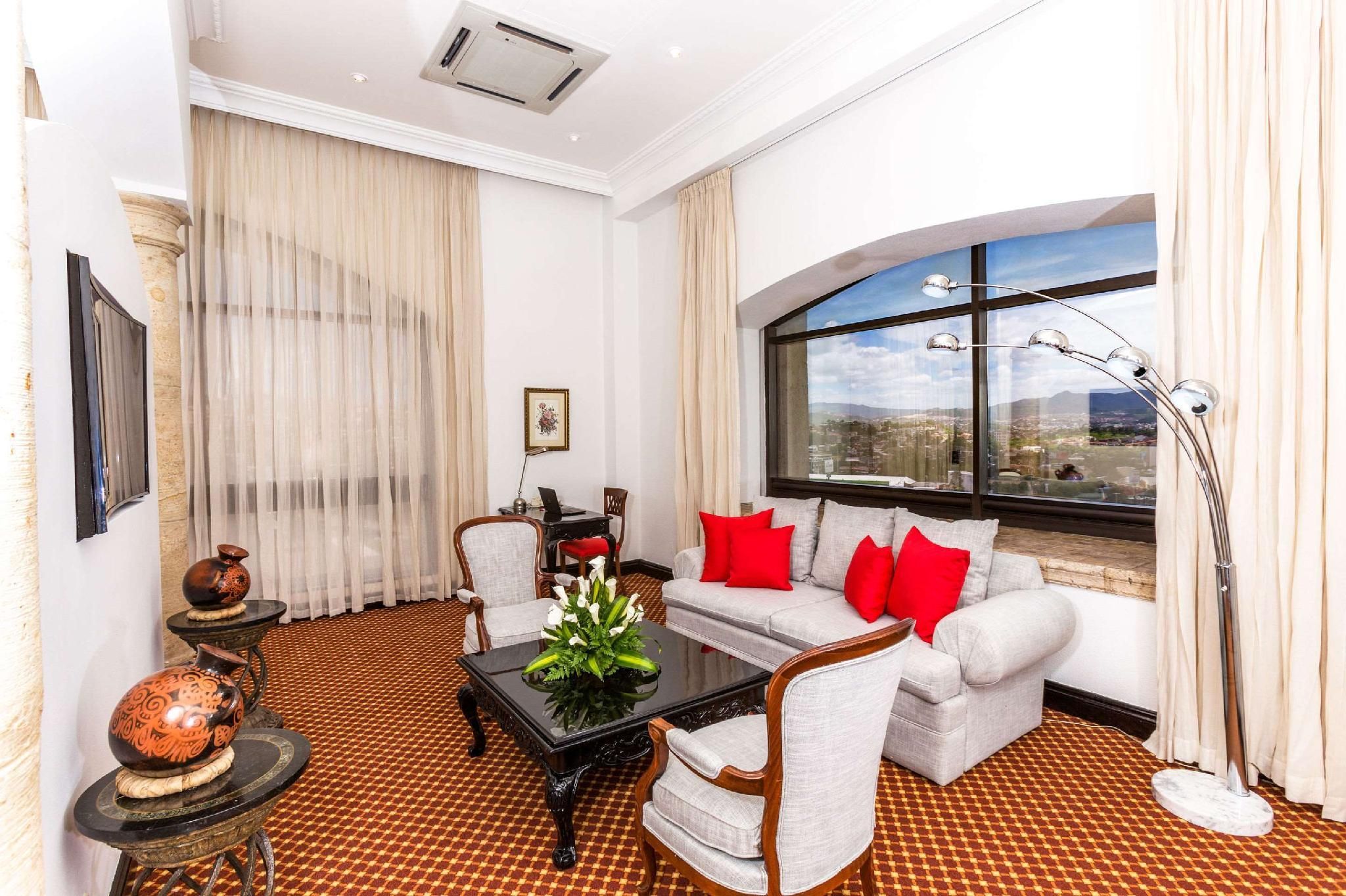 1 King Bed Suite No Smoking Upgrade