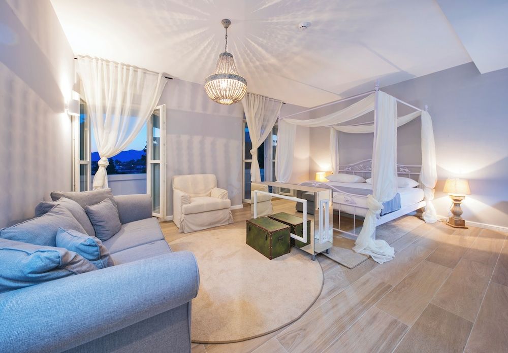 Melion luxury suite with balcony