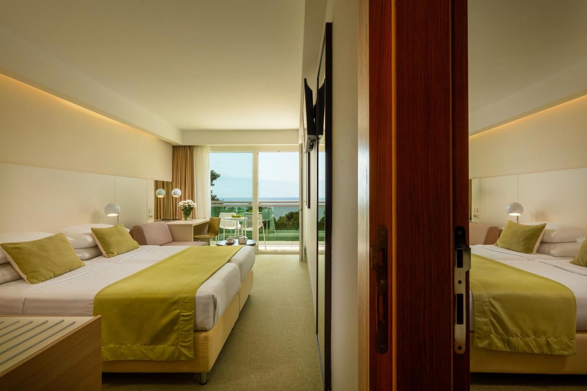 Standard Family Room with Extra Bed, Sea Side and Balcony