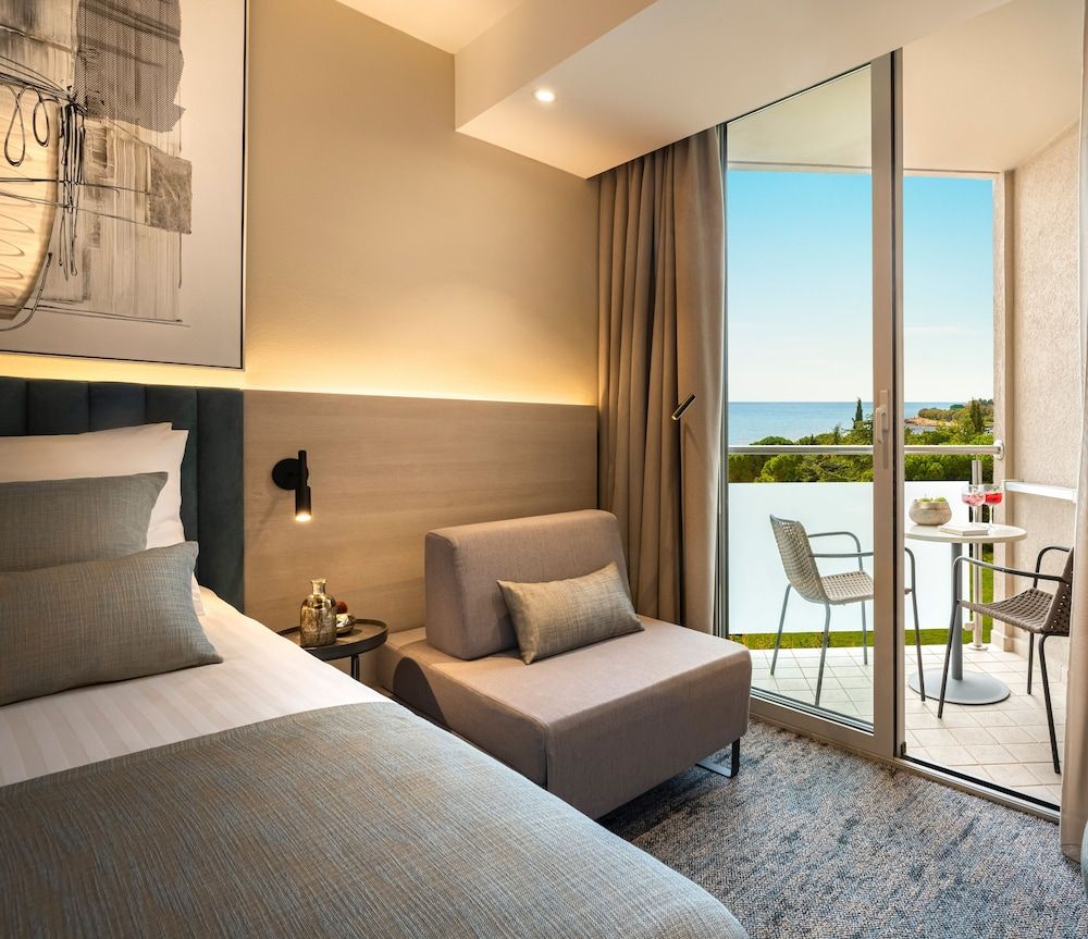 Superior double room with sea view balcony